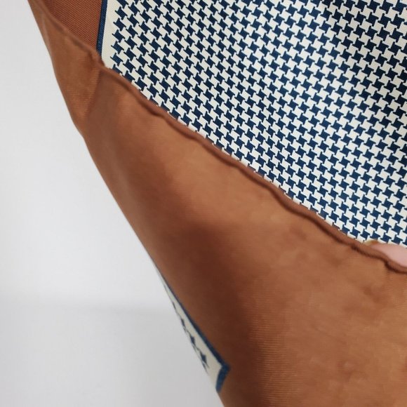 Vintage Silk Scarf Navy Blue Brown Houndstooth Hand Rolled 18" Square - Picture 5 of 6